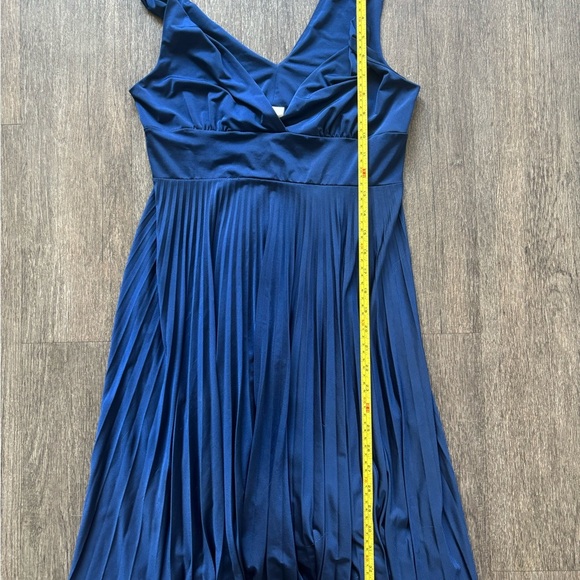 Soprano Deep Blue Pleated Midi Dress - Picture 5 of 7